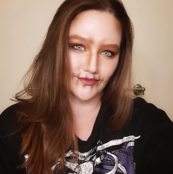 Poshmark profile picture for @harmonious